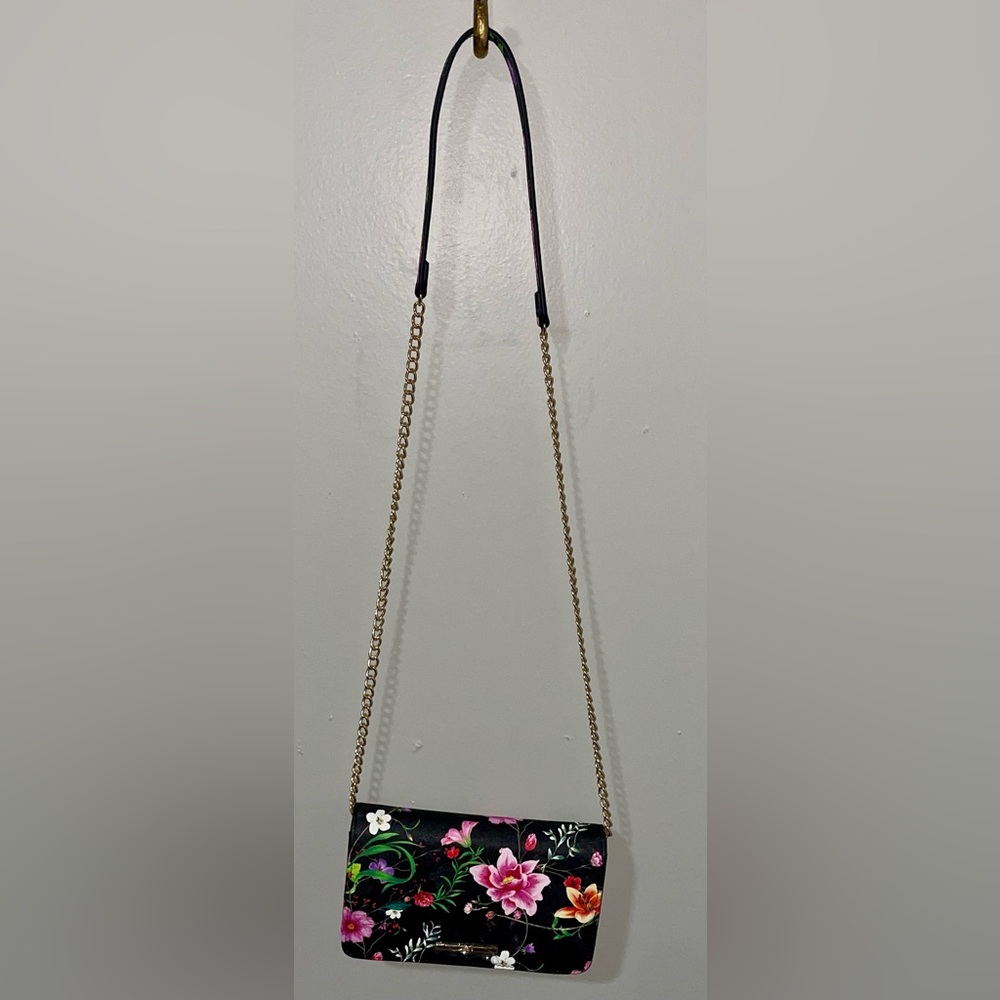 Aldo cross body flower bag, with lots of pockets.
